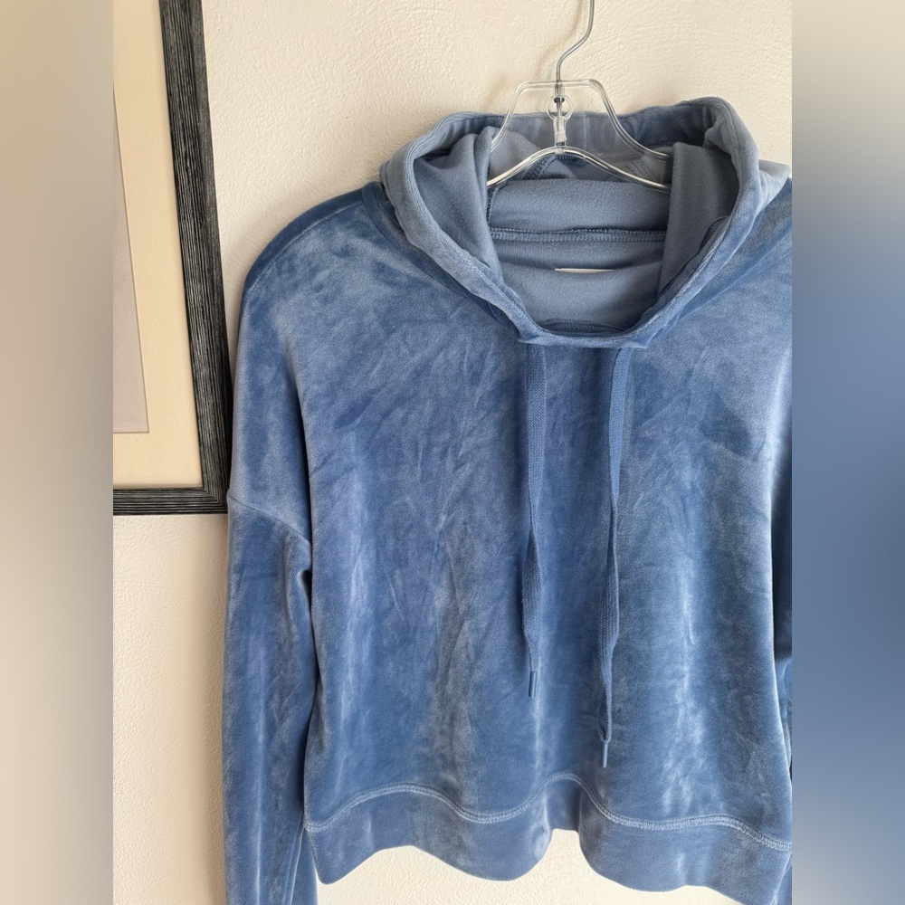 Offline By Aerie Blue Velvet Crooped Hoodie Top - Picture 3 of 6